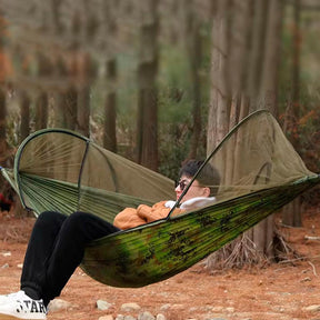 Hamaca portátil para camping con mosquitero – Comodidad y protección