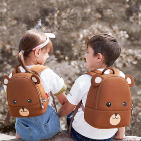 MOCHILA INFANTIL OSO PARDO 3D – IMPERMEABLE Y DIVERTIDA